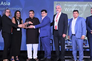 Team of six accept award from Shri Nitin Gadkari, India's Minister for Road Transport & Highways