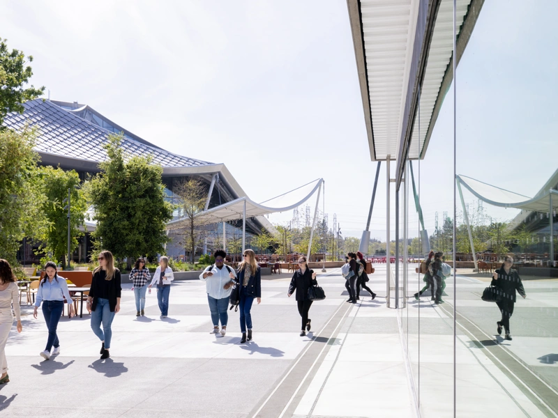 A sunny campus with people in the daytime