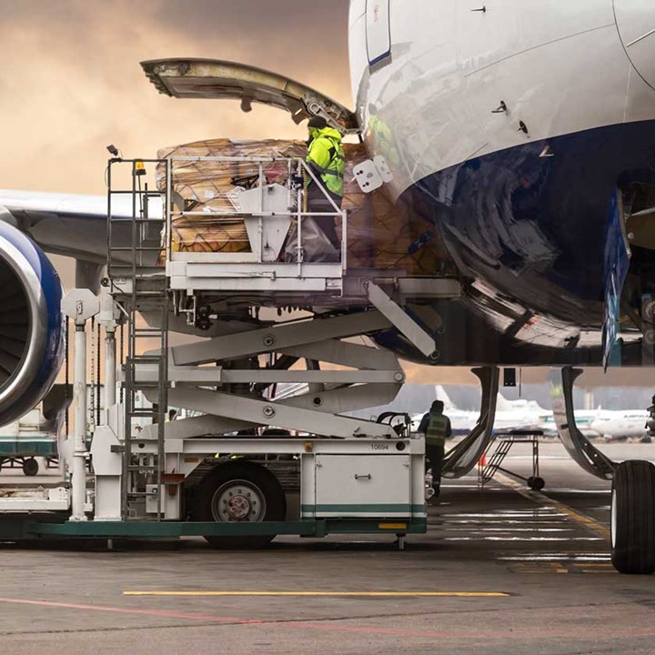 Loading-cargo-on-the-plane-in-airport---web-banner.jpg