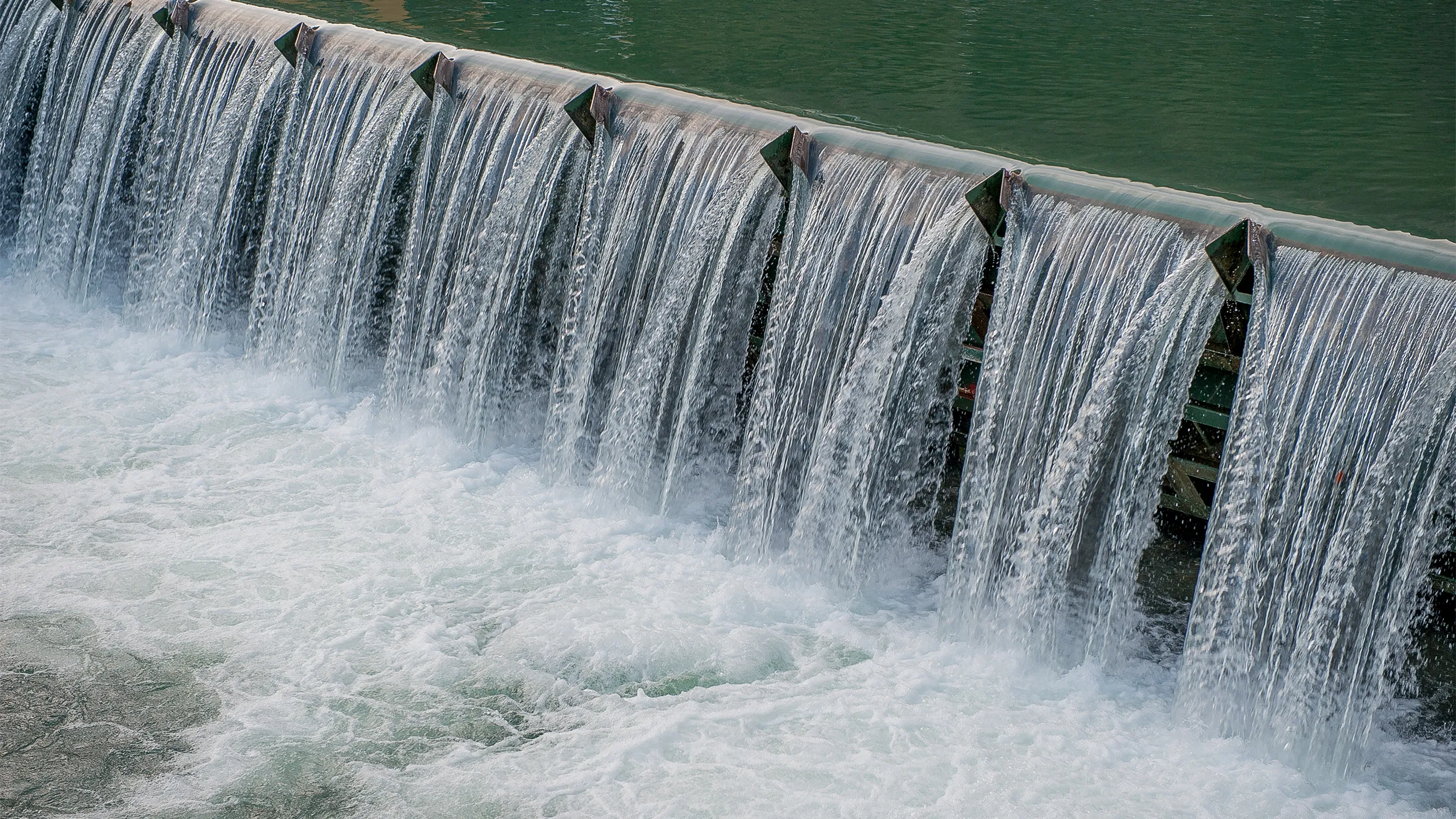 embibhoration barrier for hydroelectric power plant
