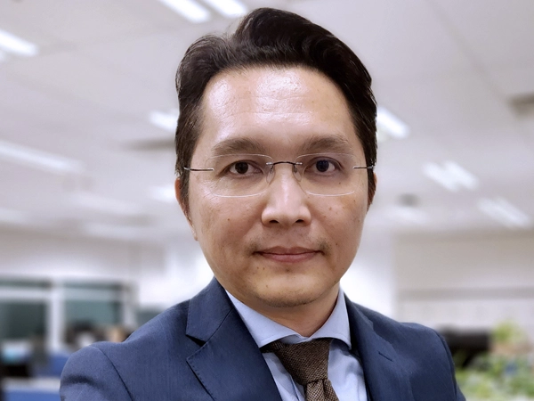 Portrait of Leo Leow, Country Director, Malaysia, in a modern office